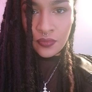 Meet your Posher, Monique